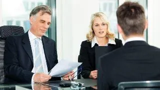 Cum sa iti intervievezi intervievatorul