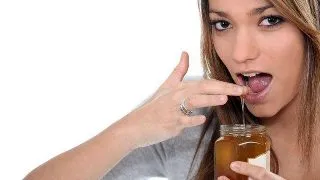4 beneficii surprinzatoare ale mierii de albine!