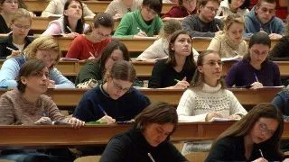 Studentii le cer candidatilor la alegerile prezidentiale motive pentru a iesi la vot!
