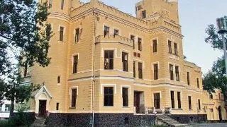 Afla povestile care "bantuie" Castelul Degenfeld de la Balc