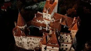 Travel: Petrece Halloween-ul la Castelul Bran!
