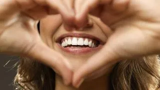 6 trucuri simple pentru albirea dintilor
