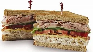 Reteta zilei: Sandvis rapid cu pui si salata verde