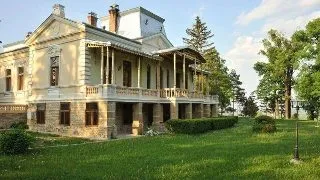 Travel: Petrece o vacanta boiereasca la Conacul Polizu din Iasi!