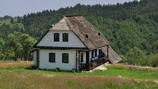 Travel: Petrece o vacanta de neuitat la Casuta Bunicii din Bran!