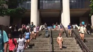 O studenta din America a stat 45 de minute dezbracata in campusul universitatii. De ce?