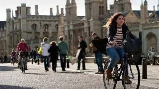 Urmeaza facultatea in Marea Britanie fara a avea grija banilor!