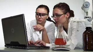 Burse si cursuri gratuite de chimie, fizica, matematica si dezvoltare personala pentru studenti