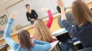Elev performant din familii cu venituri mici? Afla ce universitate te sustine sa urmezi studii superioare!