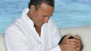Julio Iglesias a fost supus unei interventii chirurgicale la spate  si se afla in perioada de recuperare