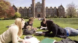 Motivele pentru care studentii romani prefera sa studieze in strainate
