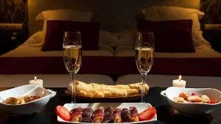 Ce alimente sa eviti la o cina romantica. Sfaturile specialistilor!