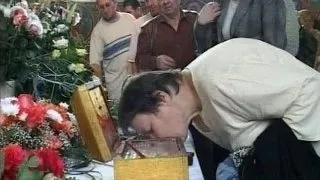SCANDALOS! Au crezut ca pupa moaste sfinte, dar in locul lor erau oase de porc. Se intampla intr-un oras din Romania!