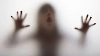 Esti dezbracat in public, cazi de la etaj sau iti cad dintii? 5 vise comune si semnificatia lor