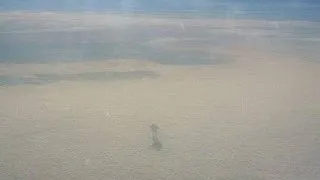 Imaginea acestui barbat care umbla pe nori, surprinsa de un pasager din avion