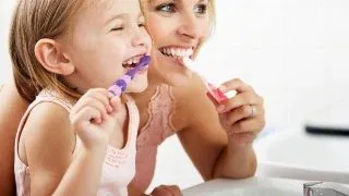 5 greseli pe care le faci cand te speli pe dinti