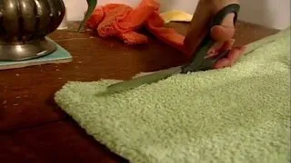A taiat cu foarfeca niste prosoape vechi. Ce a iesit din mainile ei e fascinant!
