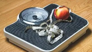 Slabeste fara sa tii dieta! Trucuri simple la care poti apela cu succes!