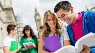 De ce aleg tot mai multi tineri sa studieze in strainatate?