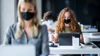Fata nevazuta a pandemiei: doi din cinci dintre tineri sustin ca planurile de cariera le-au fost stricate din cauza Covid-19