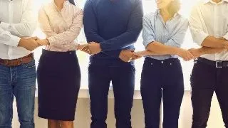 Renunti la un angajat capabil, dar care nu poate lucra in echipa?