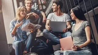 3 locuri de munca pe care le pot avea studentii in perioada studiilor