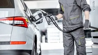 Pretul carburantilor a scazut. Ce se va intampla de la 1 octombrie?