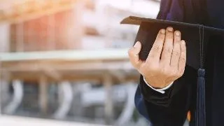 Studentia, un lux: taxe, chirie, hrana, carti si transport