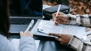 Studentia, o provocare. In Romania, 44% dintre studentii inscrisi la studii de licenta abandoneaza in primul an