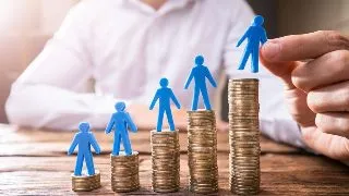 Topul salariilor in trei industrii-cheie: constructii, industria alimentara si agricultura