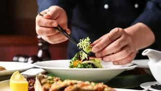 Fascinatia artei culinare: avantaje si dezavantaje in meseria de bucatar