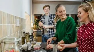 5 idei de activitati pe care le poti face acasa, alaturi de colegii tai
