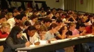 NICI UN PERICOL PENTRU BURSELE STUDENTILOR