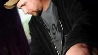 DJ VASILE, EMBLEMA GRUPULUI SHUKAR COLLECTIVE