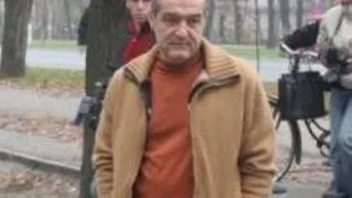 GIGI BECALI, IRONIZAT DE SUPORTERII STELEI