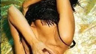 SI FEMEILE SE UITA LA FILME PORNO