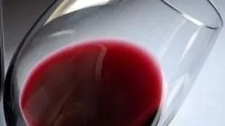 VINUL ROSU BENEFIC PENTRU BARBATI