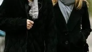 KATE MOSS ISI CELEBREAZA LOGODNA IN STIL TIGANESC