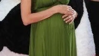 ANGELINA JOLIE, SLABITA DE POSTURA DE SUPERMAMA