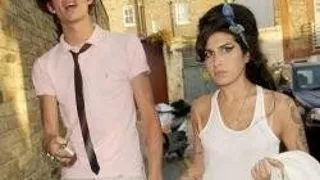 AMY WINEHOUSE SI-A PETRECUT ANIVERSAREA CASNICIEI SINGURA, CU FAST-FOOD DREPT CINA FESTIVA