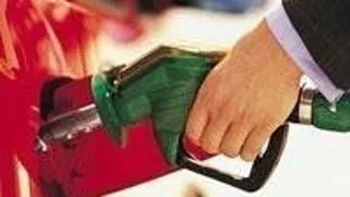 PRETUL BENZINEI POATE SARI DE 5 LEI PANA LA SFARSITUL ANULUI