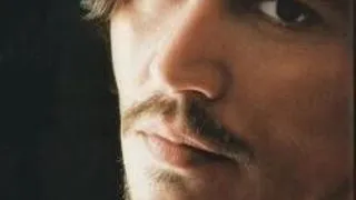 JOHNNY DEPP IN ROLUL PALARIERULUI NEBUN IN CEA MAI RECENTA ECRANIZARE A ROMANULUI ALICE IN TARA MINUNILOR